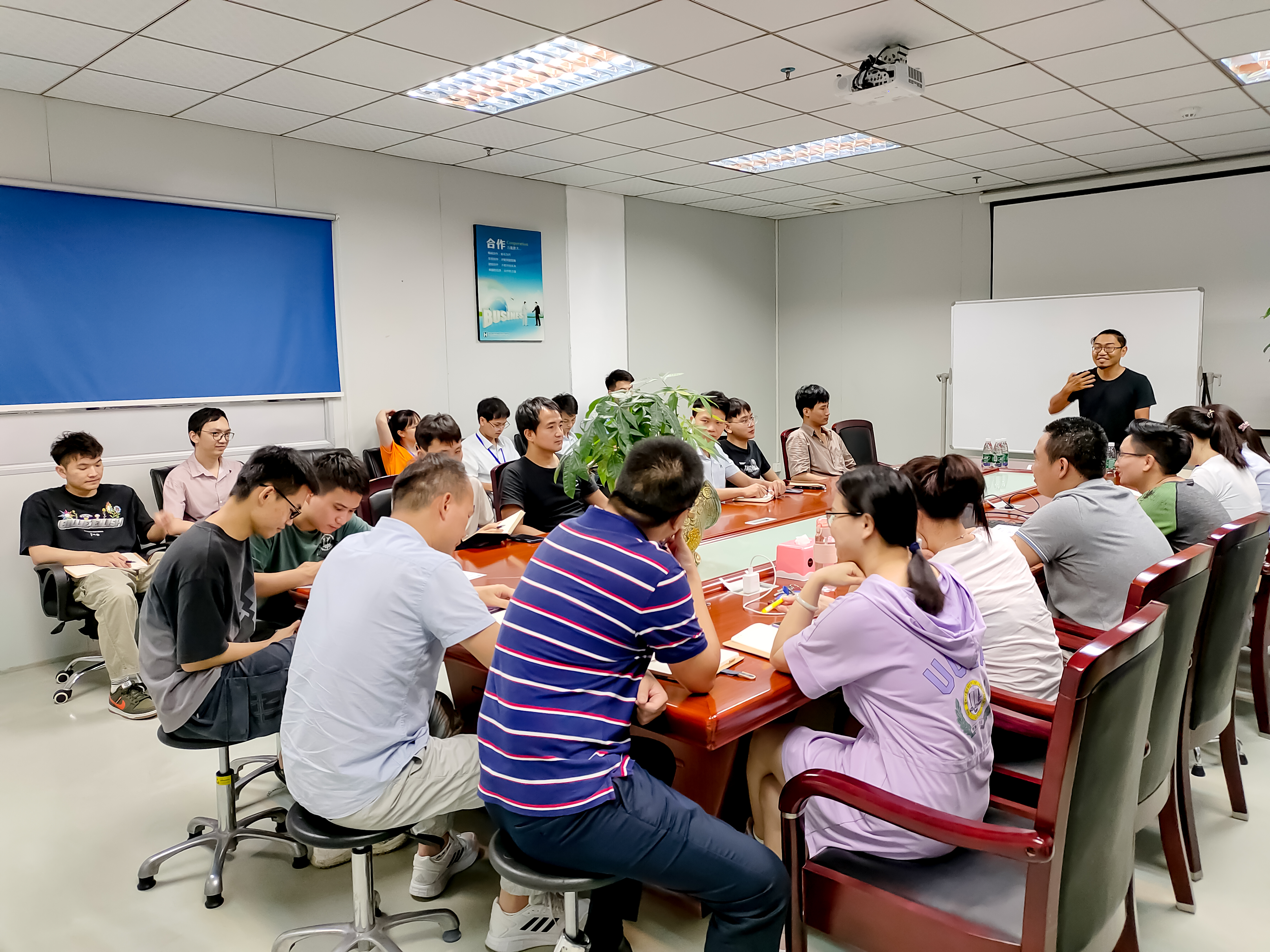 15vip太阳成科技首期商务英语培训课程正式结束！2022年11月11日