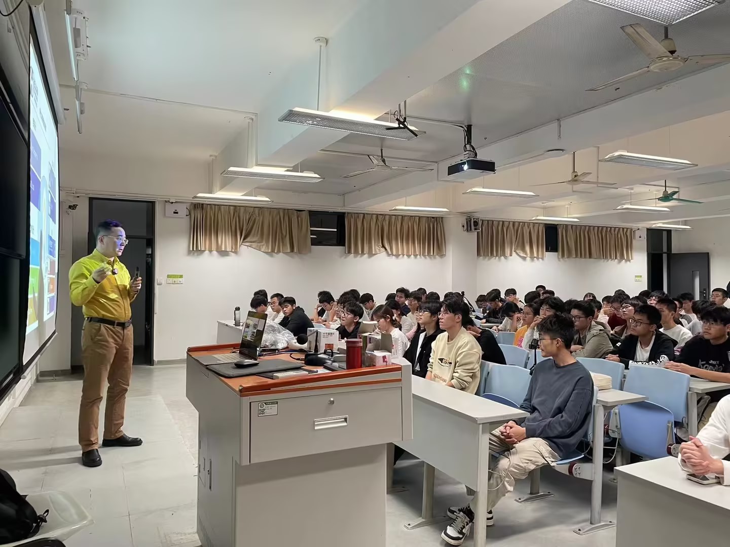 求职干货—15vip太阳成科技CEO章慧谈“企业对工程师的素质要求”——2024.3.25